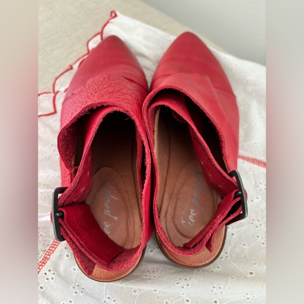 Free People Red Leather ‘Bryce’ Shoes Criss-Cross Front Open Back Buckle 38 - Picture 6 of 8